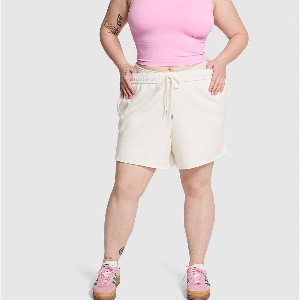 VS PINK CAMPUS FLEECE SHORTS XL NIP